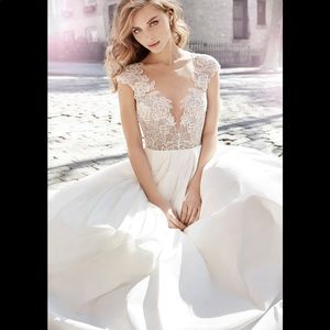 Hayley Paige 8704 bridal gown. Very good condition. Had pockets!